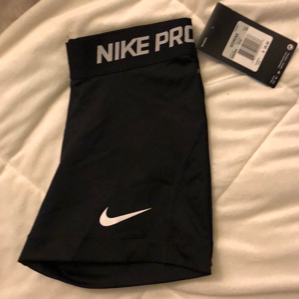 Never worn Nike Pros